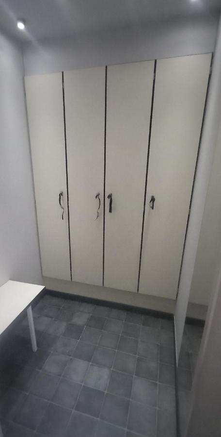 Beautyd Red Room Centrum Gullegem 韦弗尔海姆 外观 照片