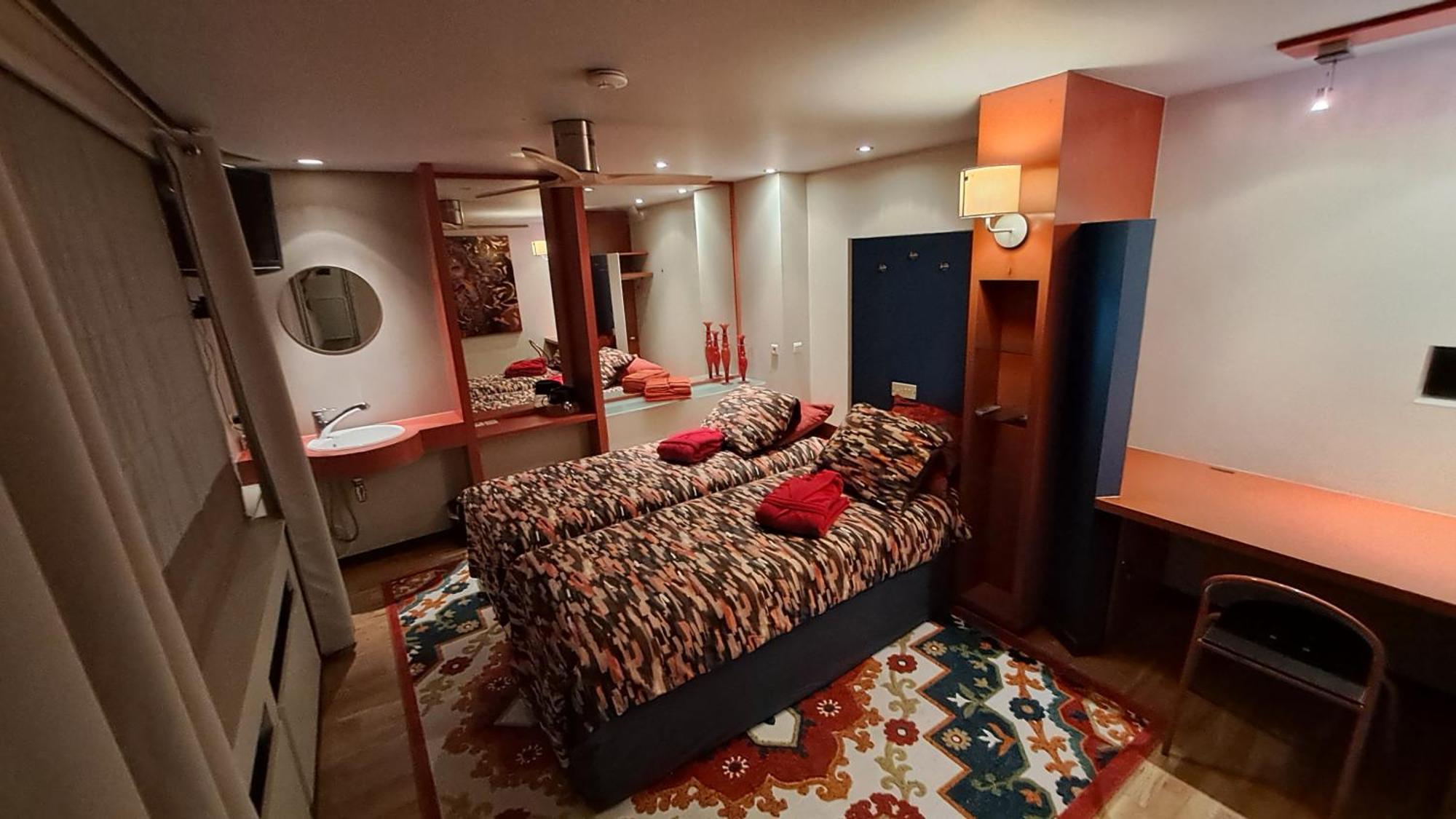 Beautyd Red Room Centrum Gullegem 韦弗尔海姆 外观 照片